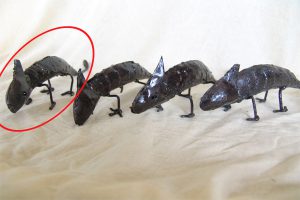 beeld chameleon - metalen kunstbeeldje - zie afbeelding