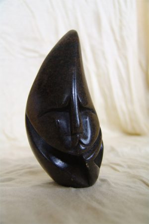 beeld sad thinker - stenen gezichtje