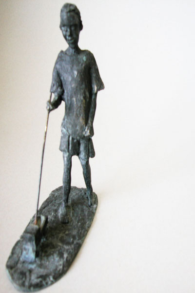 beeld brons kind met speelgoed autootje bronzen beeld - Afbeelding 5